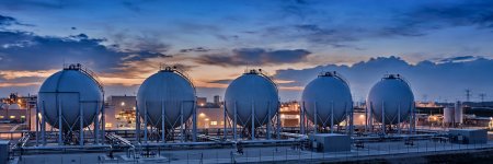 Symbolic illustration of a gas storage facility at twilight